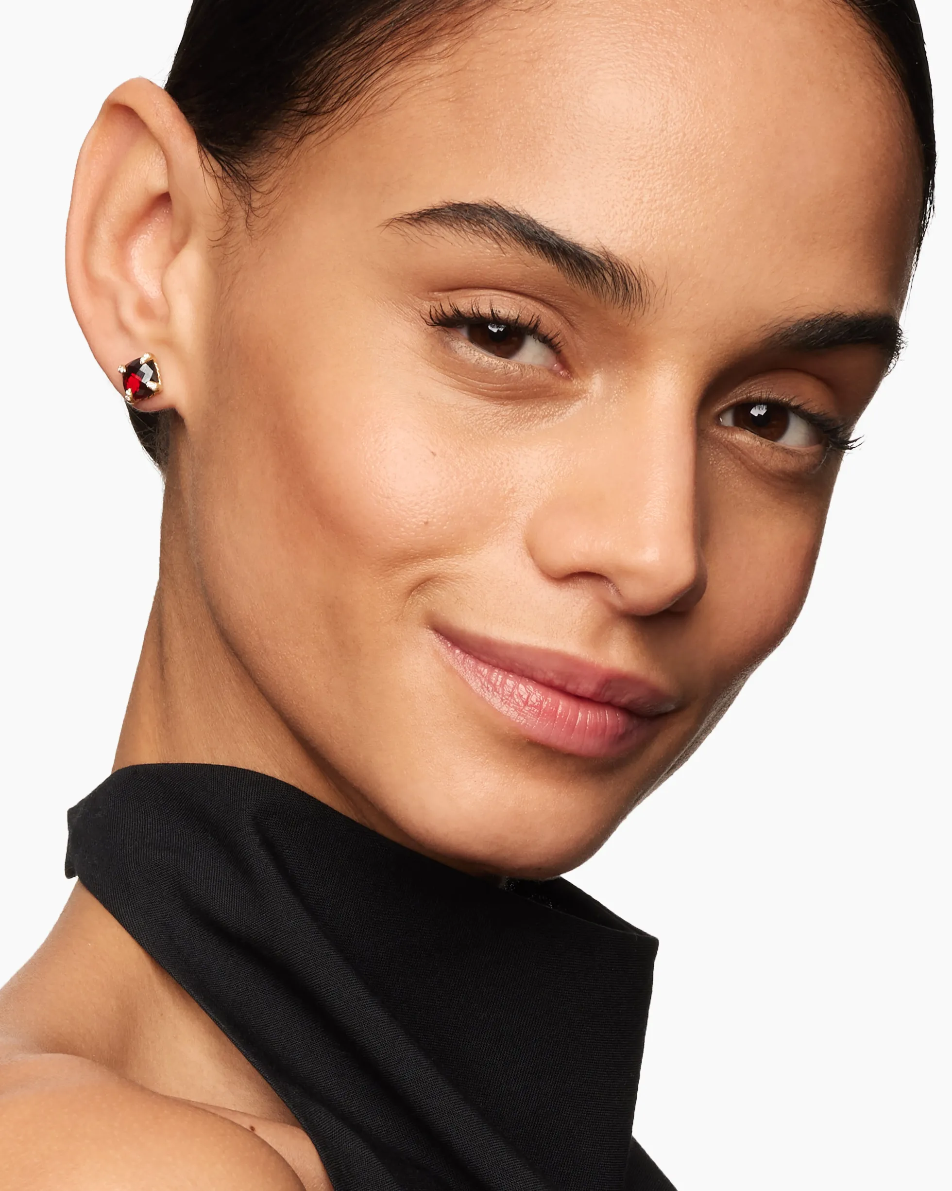 Chatelaine® Stud Earrings 18K Yellow Gold with Garnet and Diamonds, 8mm