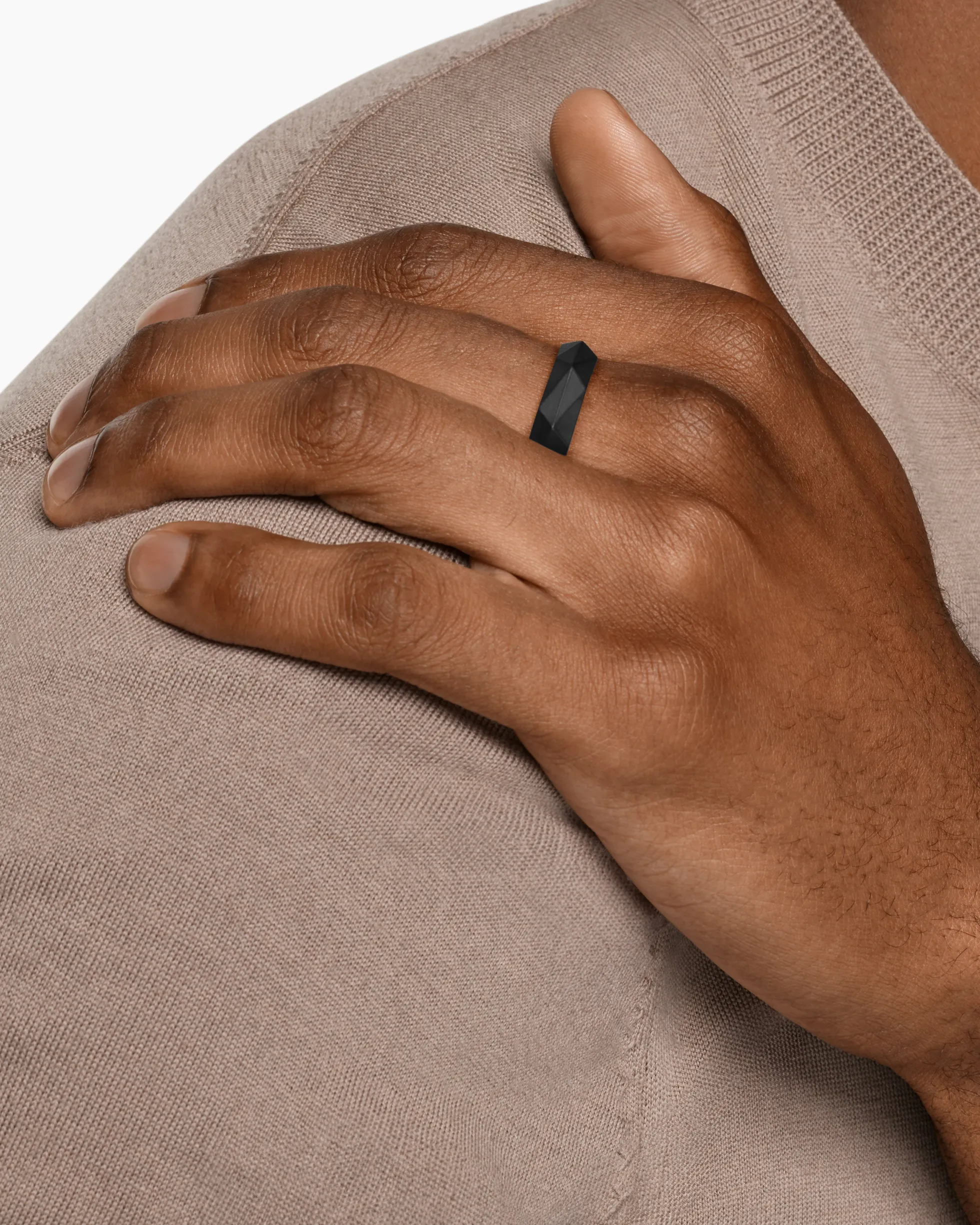 Faceted Band Ring Black Titanium, 6.2mm