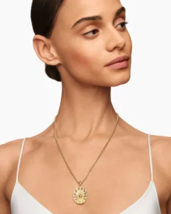Madonna Amulet 18K Yellow Gold with Diamonds, 29mm
