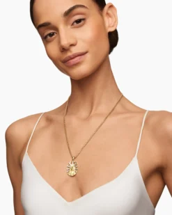 Madonna Amulet 18K Yellow Gold with Diamonds, 29mm