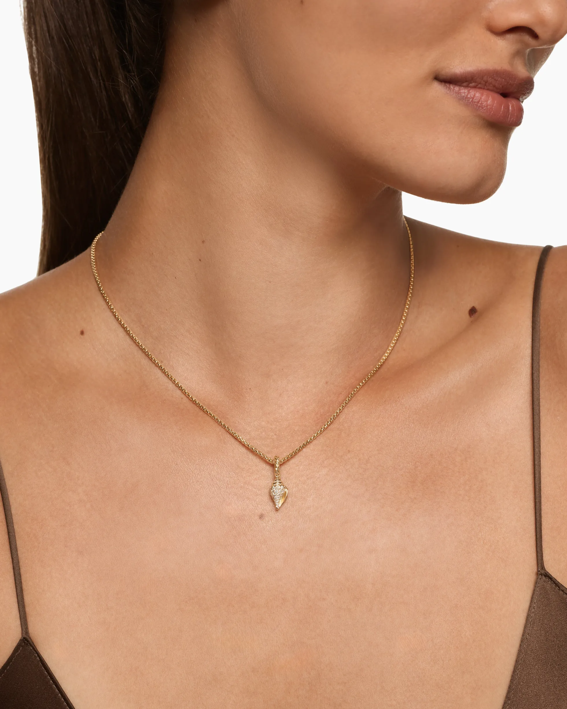 Pavé Shell Amulet 18K Yellow Gold with Diamonds, 12.8mm