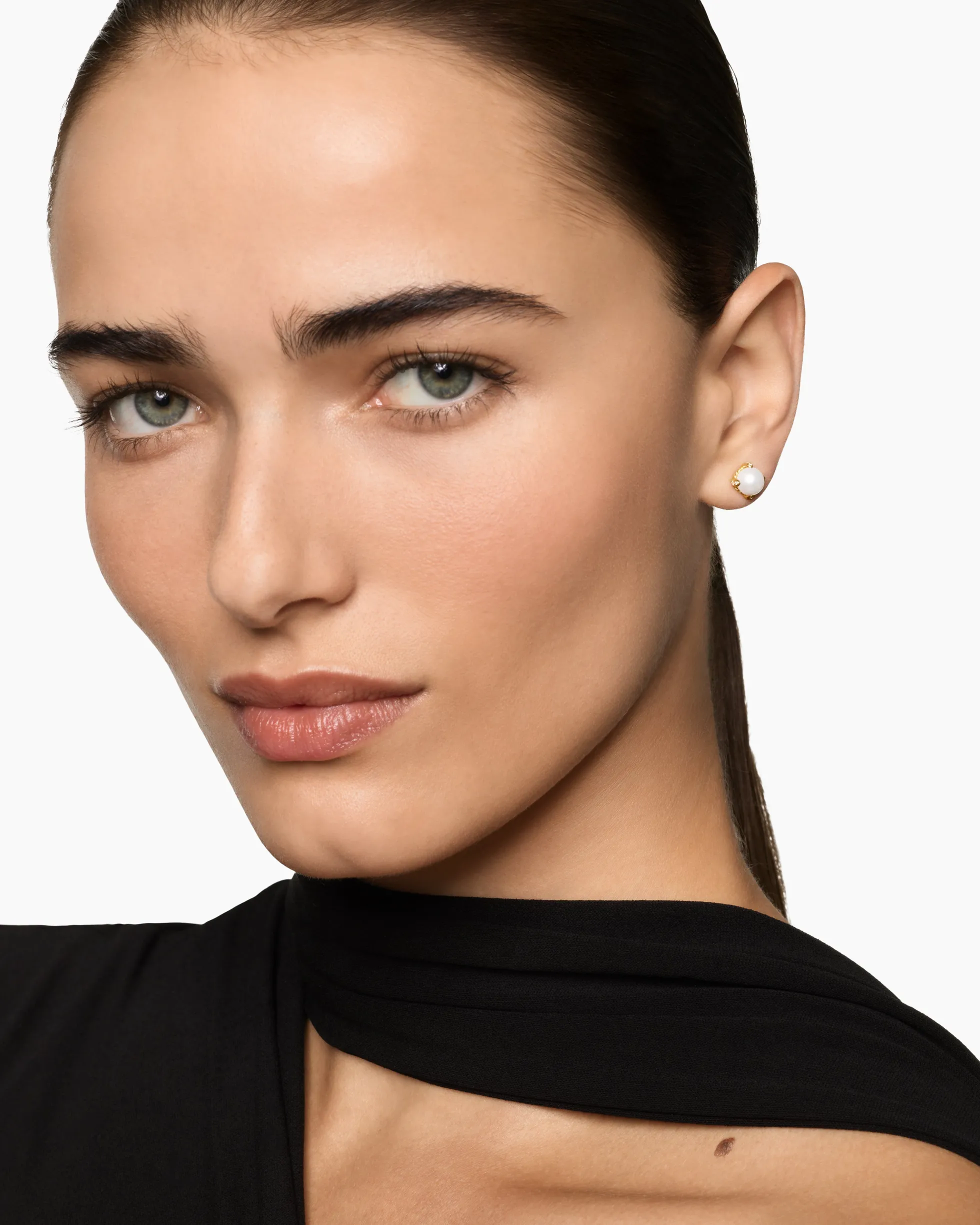 Pearl Classics Stud Earrings 18K Yellow Gold and Diamonds, 6.6mm