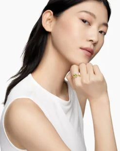 Petite Chatelaine® Pavé Bezel Ring 18K Yellow Gold with Peridot and Diamonds, 7mm