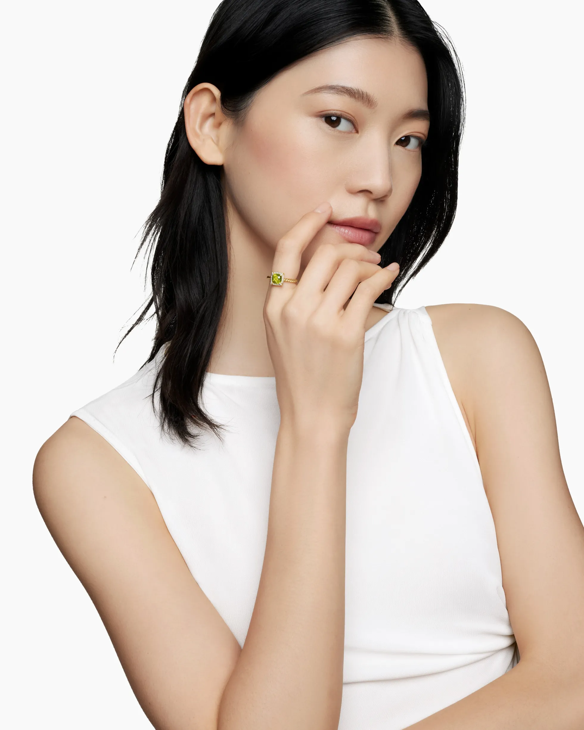 Petite Chatelaine® Pavé Bezel Ring 18K Yellow Gold with Peridot and Diamonds, 7mm