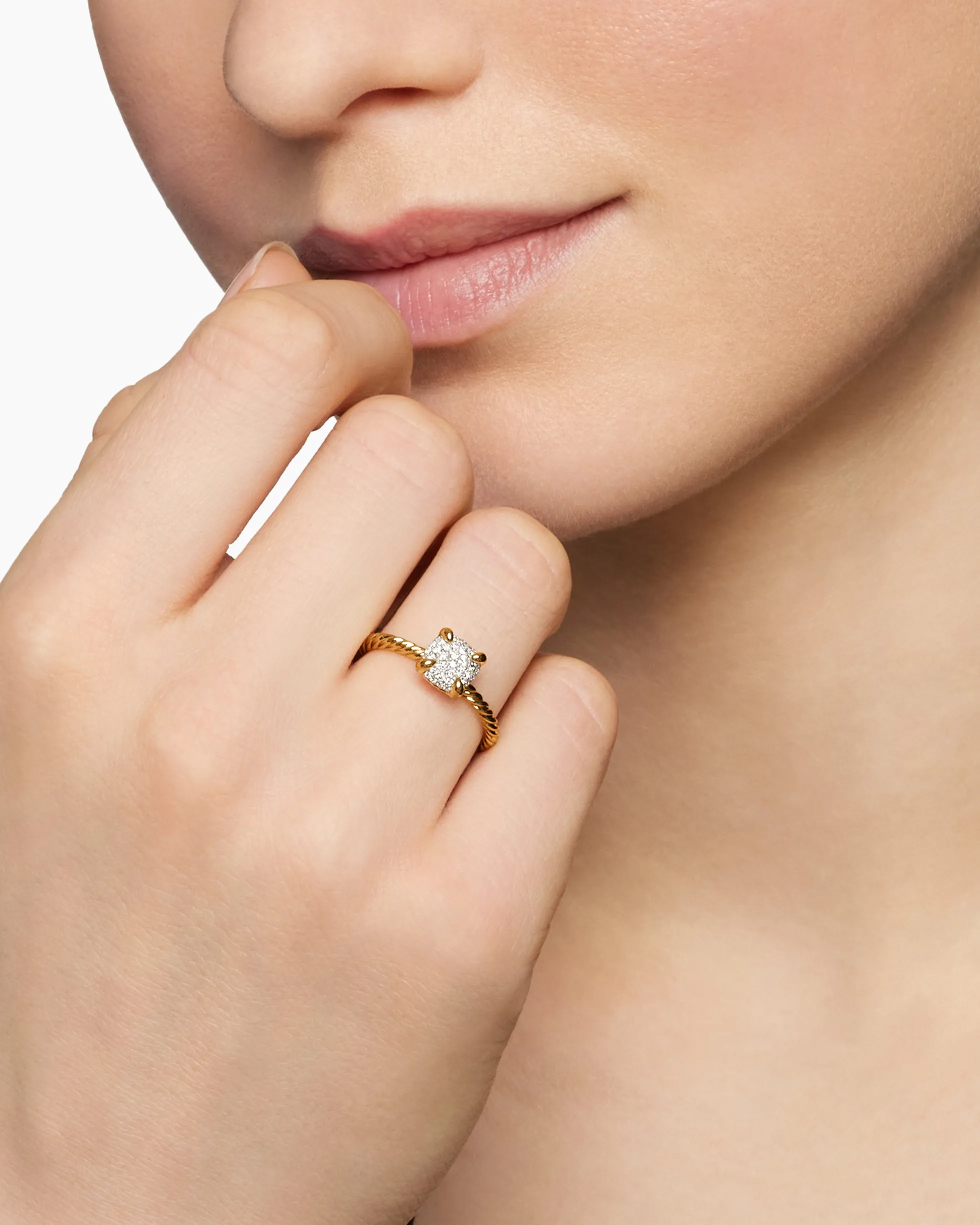 Petite Chatelaine® Ring 18K Yellow Gold with Pavé Diamonds, 7mm