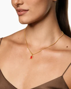 Petrvs® Petite Bee Amulet 18K Yellow Gold with Carnelian, 12.8mm