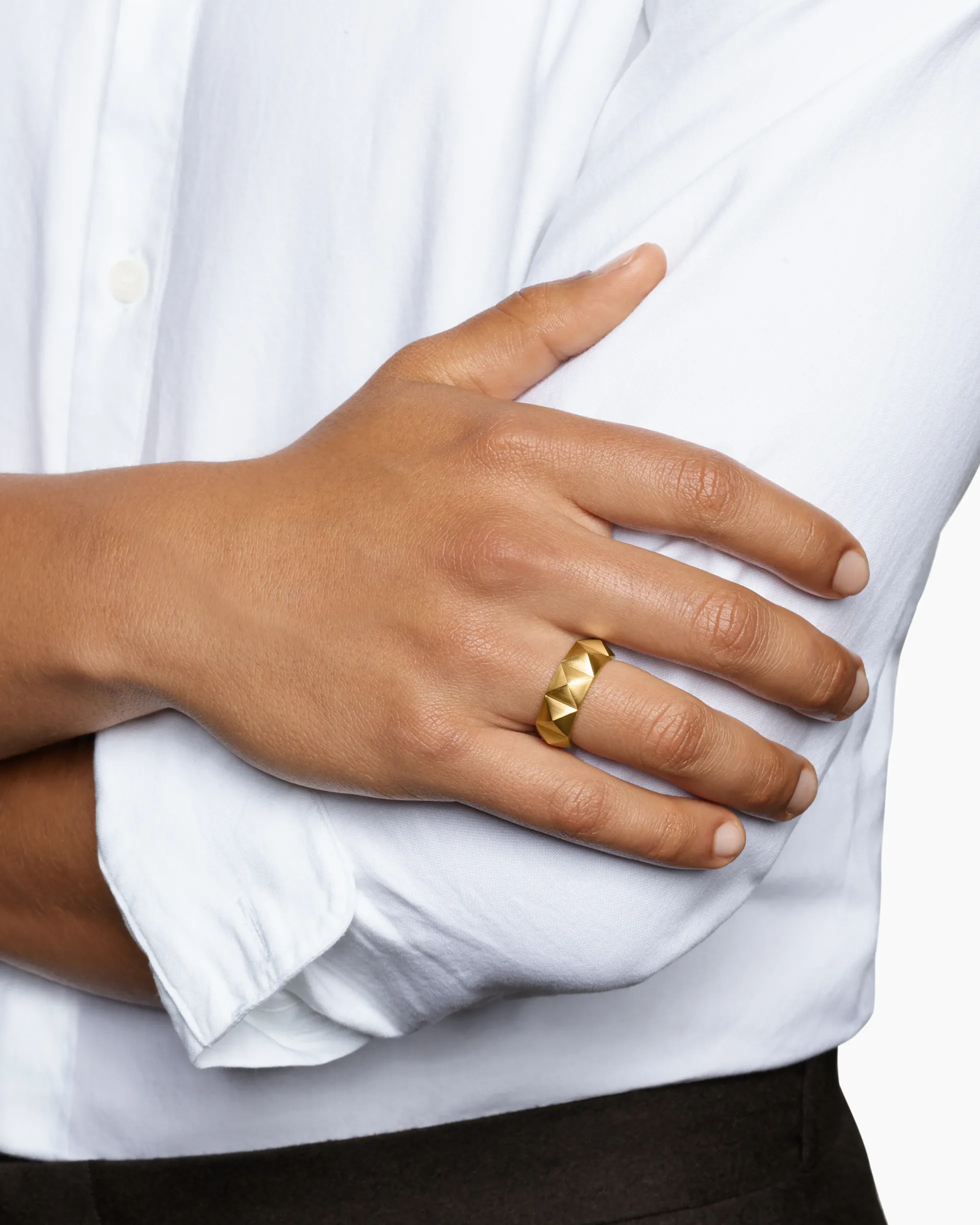 Pyramid Band Ring 18K Yellow Gold, 8mm