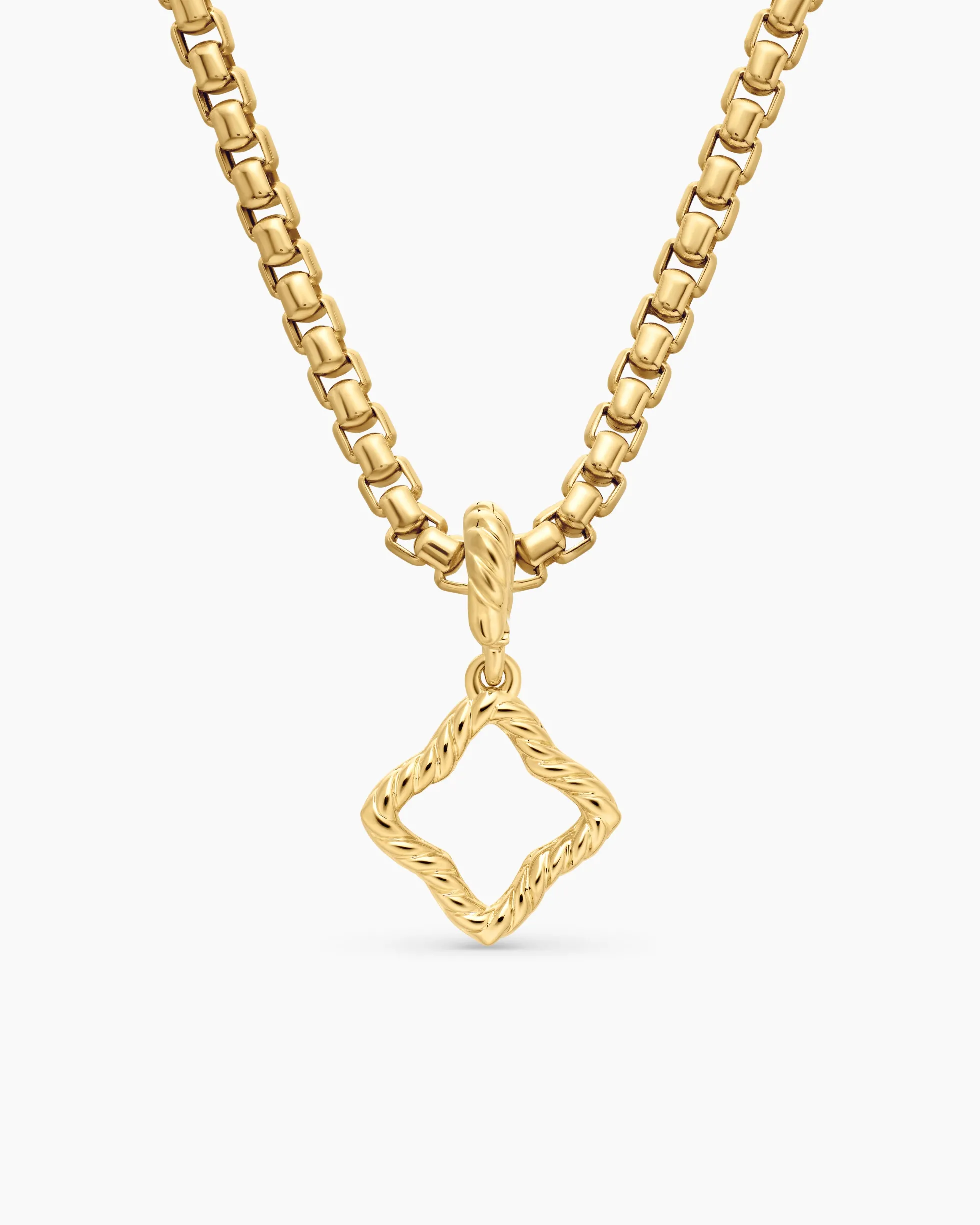 Quatrefoil Amulet 18K Yellow Gold with Diamonds, 11mm
