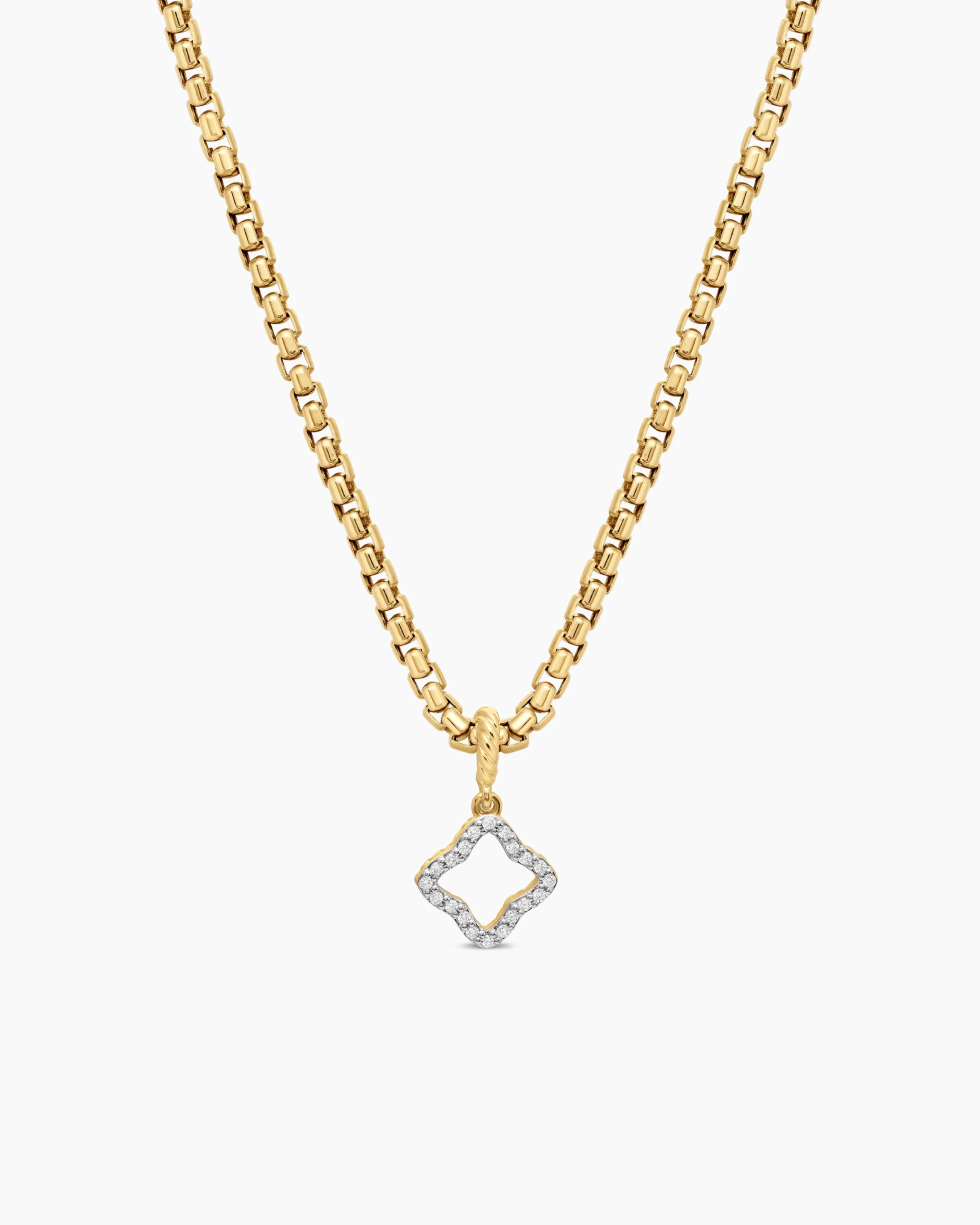 Quatrefoil Amulet 18K Yellow Gold with Diamonds, 11mm