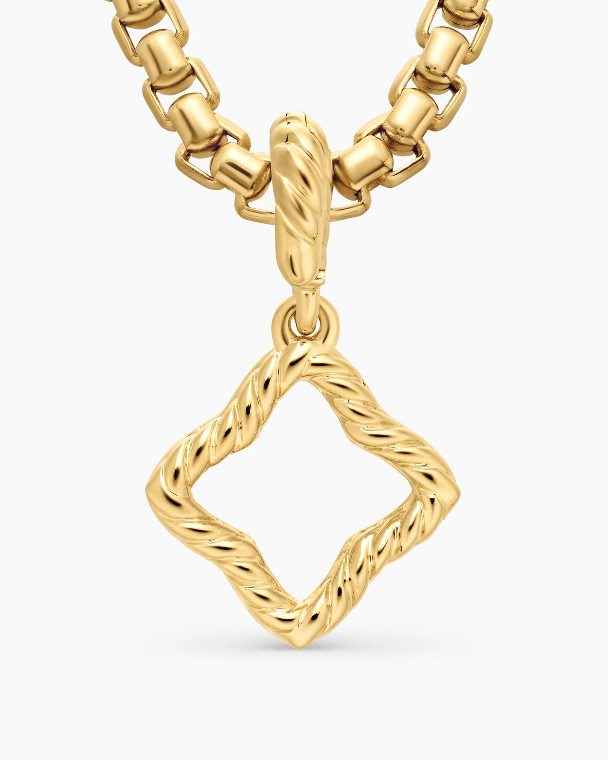 Quatrefoil Amulet 18K Yellow Gold with Diamonds, 11mm