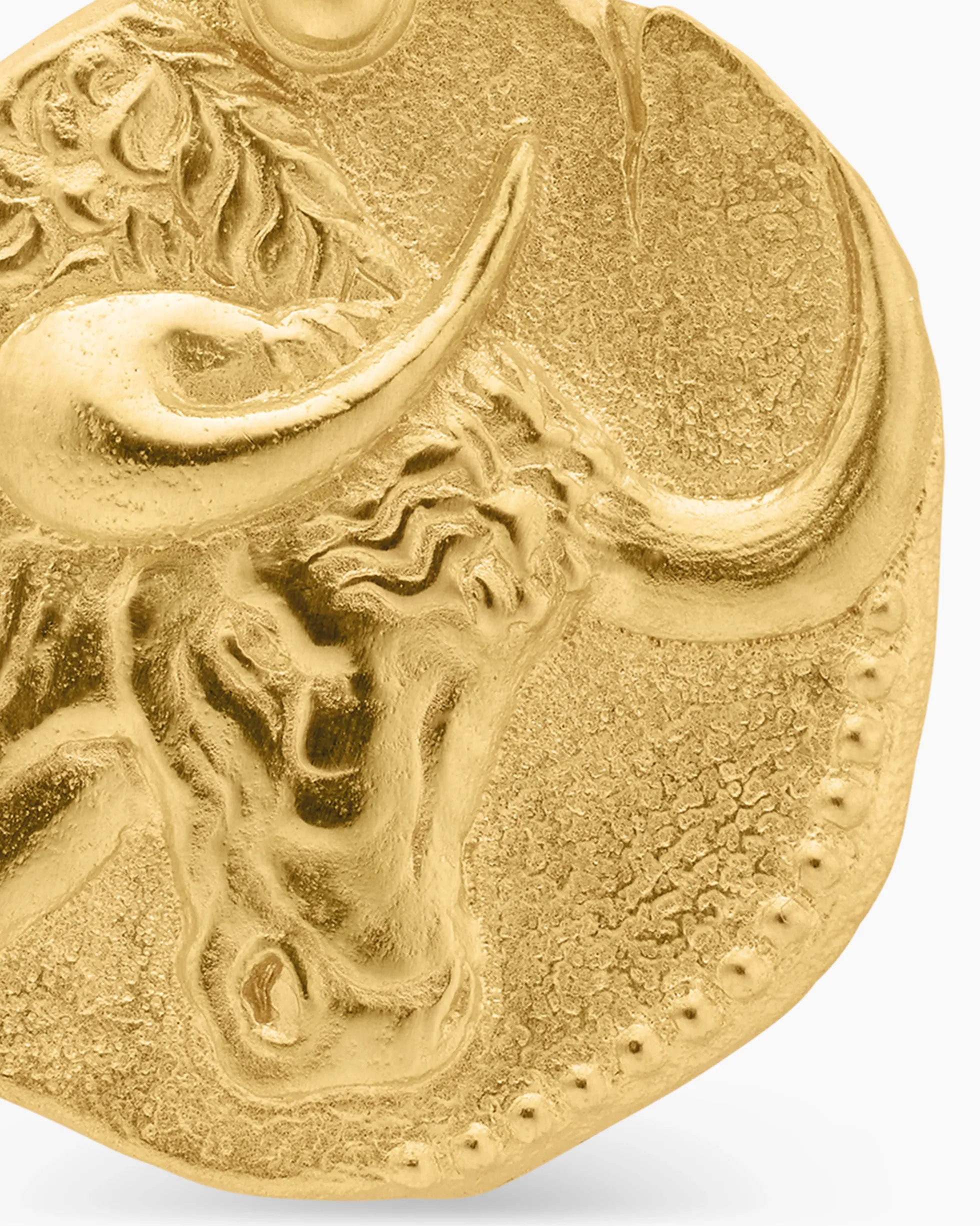 Taurus Amulet 18K Yellow Gold, 17mm