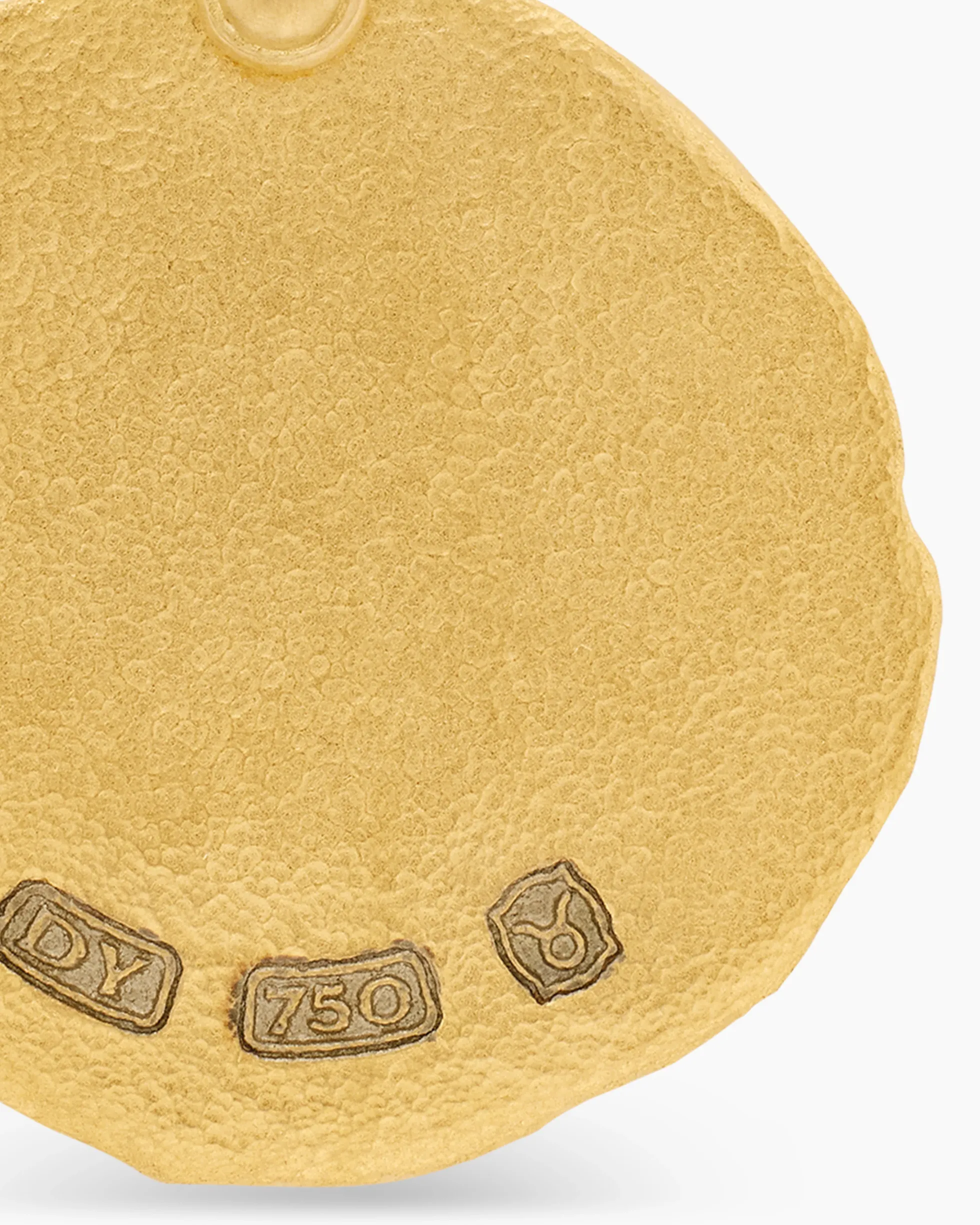 Taurus Amulet 18K Yellow Gold, 17mm